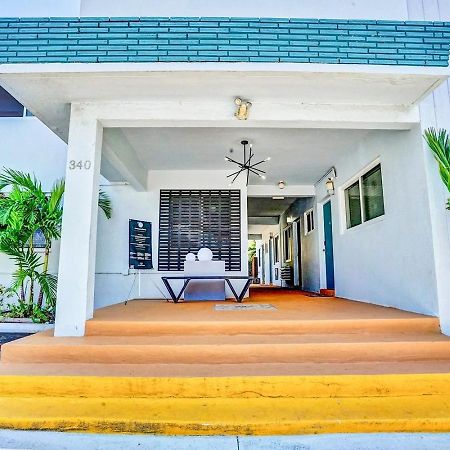 Walk To Dania Beach Christmas Getaway Pool Exterior photo