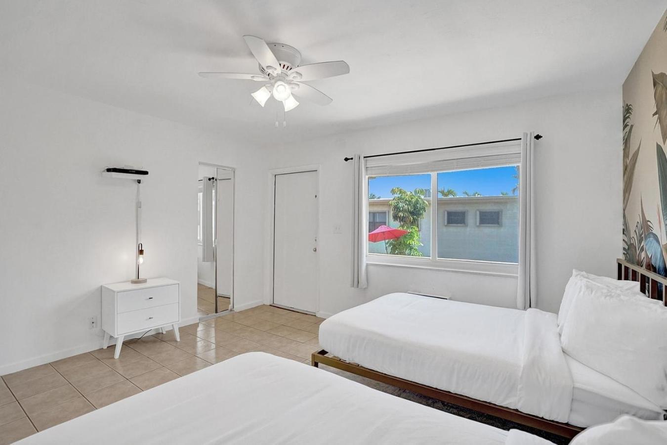 Walk To Dania Beach Christmas Getaway Pool Exterior photo