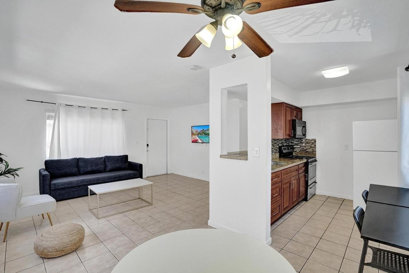 Walk To Dania Beach Christmas Getaway Pool Exterior photo
